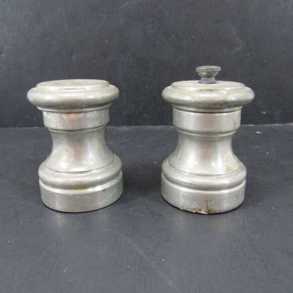 Raimond Pewter 2 1/2 Inch Salt and Pepper Grinder Set Made in Italy - Picture 4 of 9